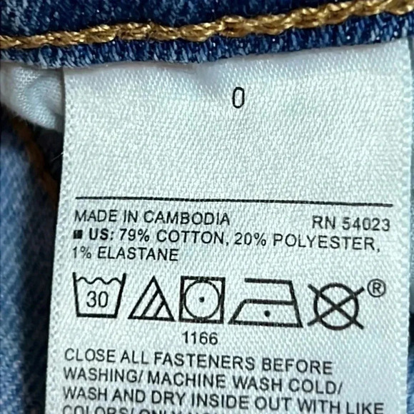 Old Navy light Wash denim shorts. Size  0 - Picture 3 of 7